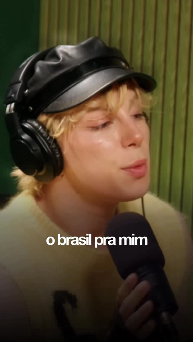 Qual é a sua opinião? O @oialexsantos fala no @podvirportugal sobre O Brasil é Energia: e sua Conexão Profunda com a Cultura Brasileiranão perca essa entrevista já está no nosso canal subscreva o canal podvir portugal no YouTube link na bio @podvirportugalEquipa Podvir Portugal:🎙️ @rocha_g01🎙️ @ericsampel🎥 @matheusmarinho_goCo-host @gurgelsemfronteiras Nossos perfis:🎙️ @podvirportugal 🇵🇹🎬 @podvirportugalcortes 🇵🇹🤝🏻Patrocinadores:Stand de carros: @rochaautomoveis.ptRestaurante de salgados brasileiro: @dobrazil.pasteisClínica dentária @inovarclinic Parceiros:🔴 @radiodreamsfm🔴 @thebolderhub 🔴 @gabrielrochafotografo 🔴 @goldenhairbarbershopCanal de podcast em Portugal 🎙🇵🇹#podcast #lisboa #portugal #porto podcastportugal by @podvirportugal