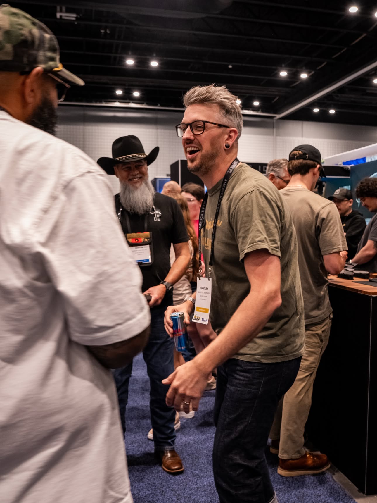 Well that’s a wrap folks.. @blade_show Atlanta has come and gone. Sundays might be my favorite day at the show because the slower pace gives us some time to hang out with our amazing friends in this incredible industry. So blessed and honored to call so many other companies friends. This is what makes this industry so amazing, the people! Show vlog coming soon. See you next year ATL 🤙 by @bigidesign