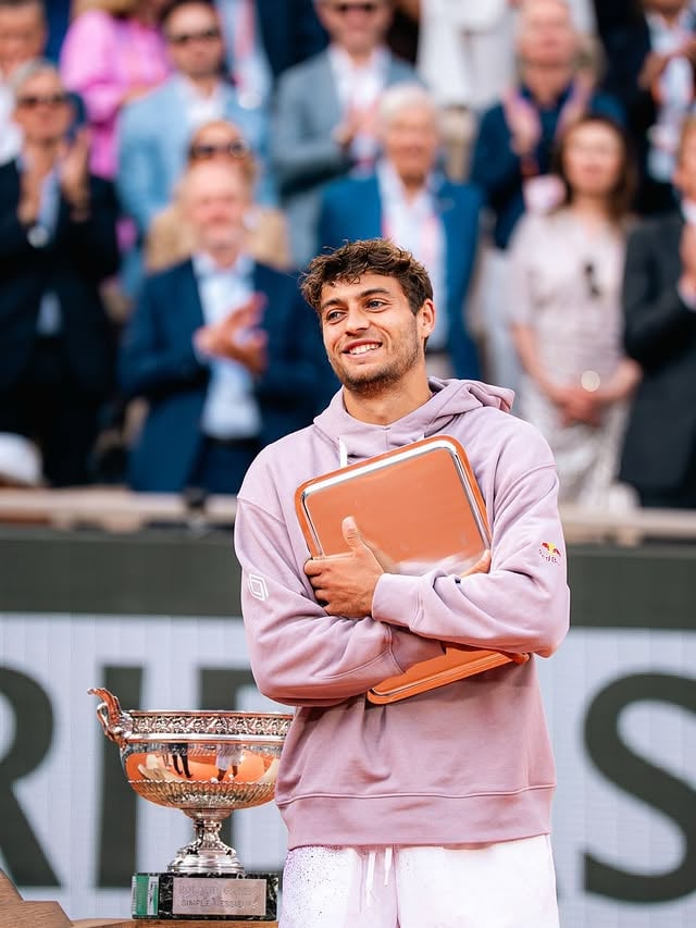 Quel voyage! 🇫🇷

So many emotions. So many memories.

Thank you Roland-Garros.
Merci Paris.

And thank you to the biggest blue heart I’ve ever seen 💙🇮🇹

Vi amo!