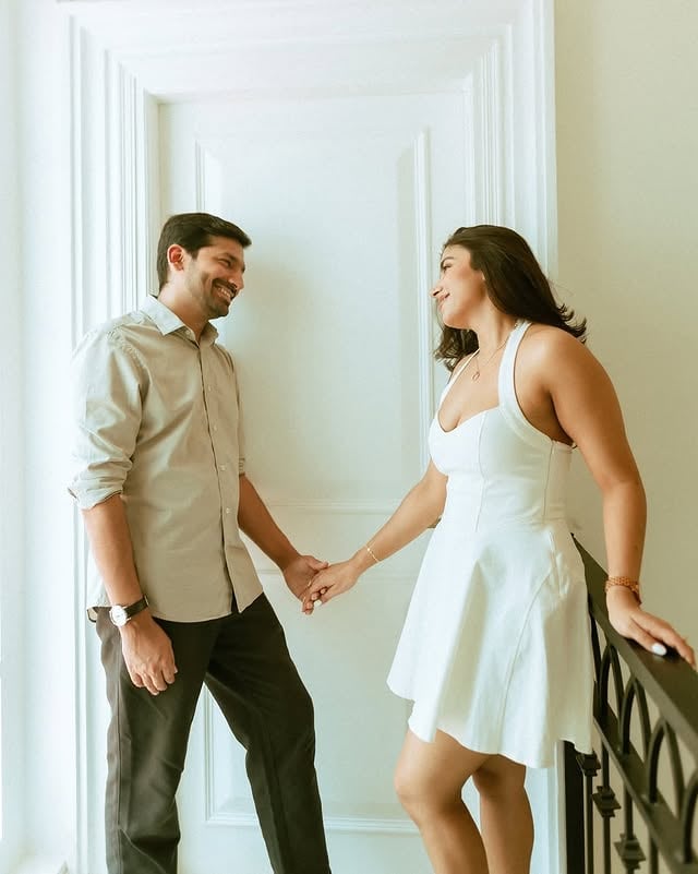 “Just two people, a staircase, and that smile that started it all 🤍”♥️The simplest moments make the most timeless photos ✨Soft light. Clean walls. Hands intertwined on a quiet staircase and that laugh that says I can’t believe I get to keep you. 🥹💝..Beautiful Couple : @arunimajain_ @prakultyagi 😍Captured by : @theweddingbinge Your Favourite @witty_wedding ..#wittywedding #prewedding #couple #couplegoals #weddingphotography by @witty_wedding