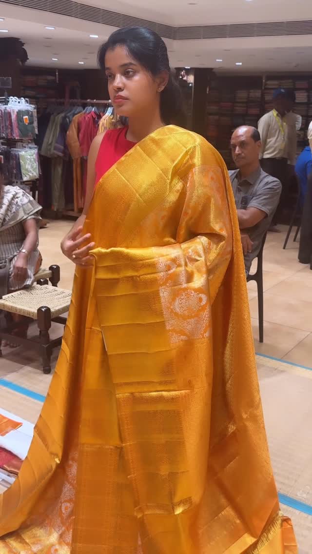 Finding “The Red saree “ for my muhurtham ❤️Been a saree lover since my childhood , the little girl in me is dancing with so much joy as i try out all these art weaved into a saree :).#coimbatoremakeupartist #ramyashiva #explorepage #weddingshopping #muhurthapattu by @ramya_shiva