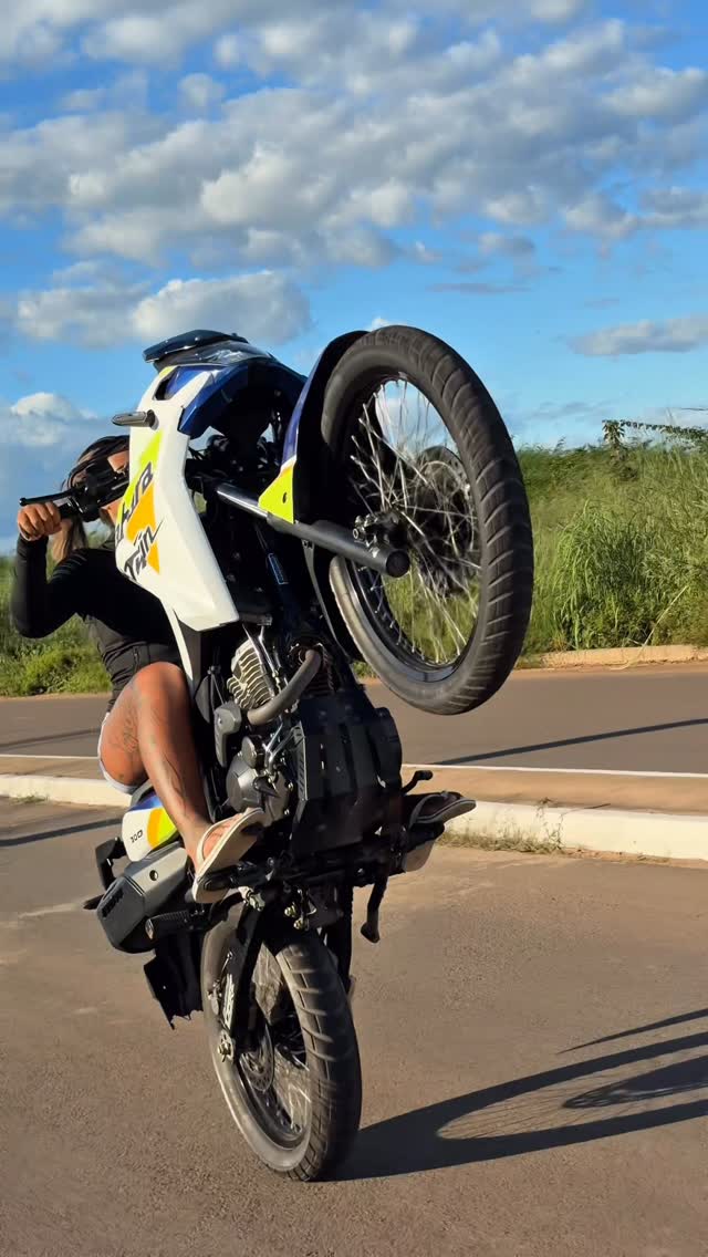 Brasileirinha 🇧🇷🔥
.
.
.
.
.
#explorar #fy #viral #sahara #honda
