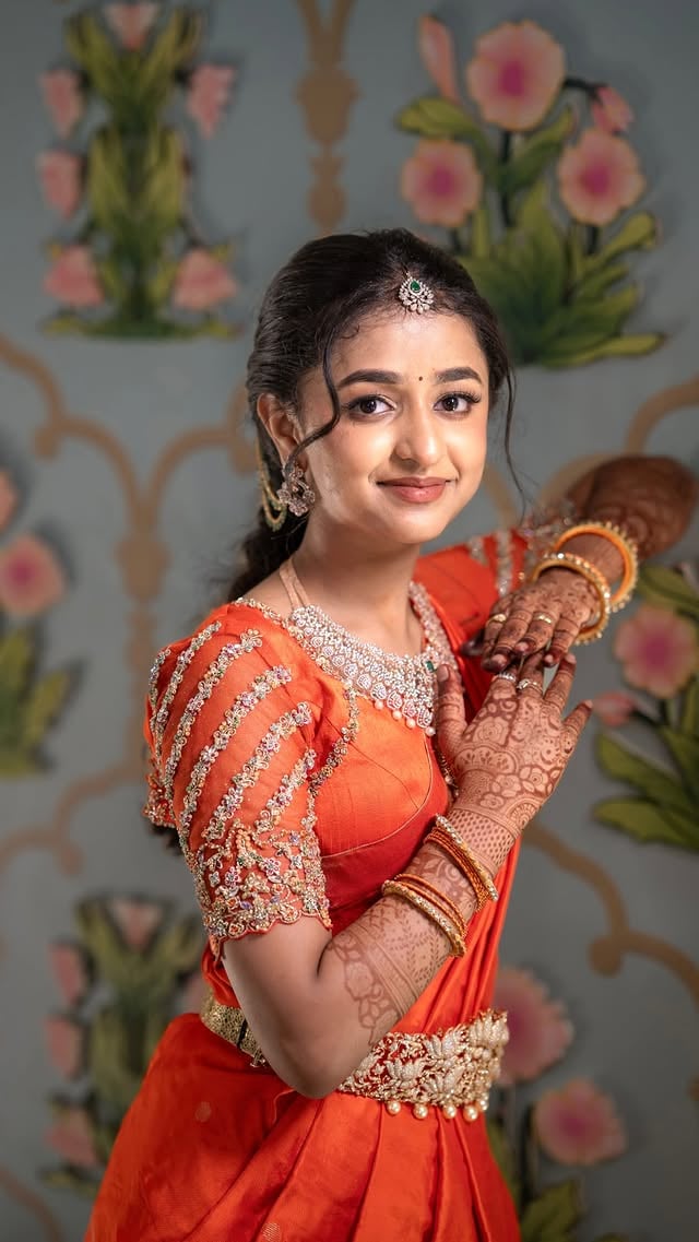 When Grace Meets Elegance ❤️In-Frame : @varshika_sree_ MUA : @ramya_shiva Decor : @subbudecorrators Outfit : @prakash_silks_and_sarees Jewellery : @sumangalijewellers_coimbatore Blouse : @vastram_design Plate Decor : @priyasathish.tulipsz by @ramya_shiva