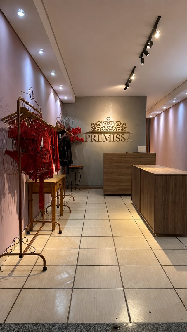 Um novo capítulo começa! ✨Com muita alegria e gratidão, celebramos a inauguração de mais uma unidade da Premissa. Um sonho construído com dedicação, amor e o desejo de oferecer às nossas clientes uma experiência única, repleta de beleza, autoestima e confiança.Cada detalhe foi pensado com carinho para receber você em um ambiente acolhedor, sofisticado e feito para valorizar o que há de mais especial: a sua essência.Que esta nova loja seja palco de grandes conquistas, encontros inesquecíveis e muitas histórias de sucesso.Parabéns, Regiane! Que esta nova jornada seja iluminada por grandes conquistas e que sua loja seja um espaço de crescimento, felicidade e realização.🌟 Bem-vinda à família Premissa Juatuba, Que este seja apenas o começo de uma linda trajetória de sucesso! 🌟 by @premissalingerieoficial