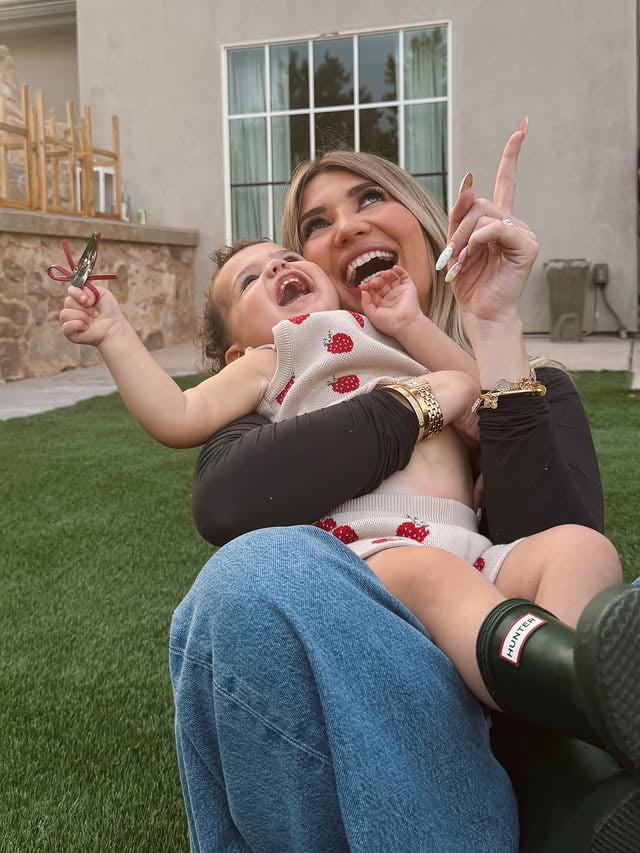 Nothing better than making summer memories with my cute family 🪵🌲 we love looking up at the sky and watching the little ducks ☁️🥹