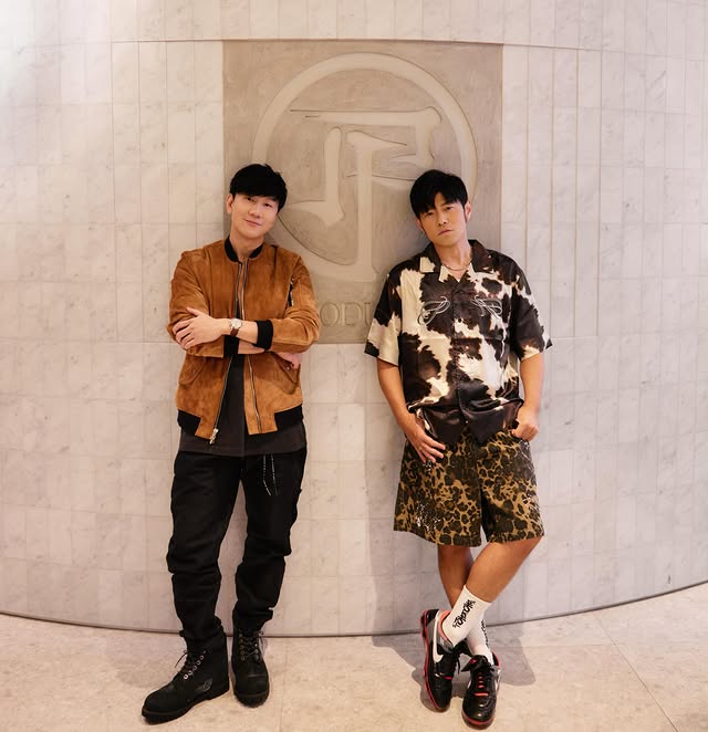 大家想聽行走的CD💿 @jjlin cover 我的哪首新歌呢😜 明天中午敬請期待🎶🎵