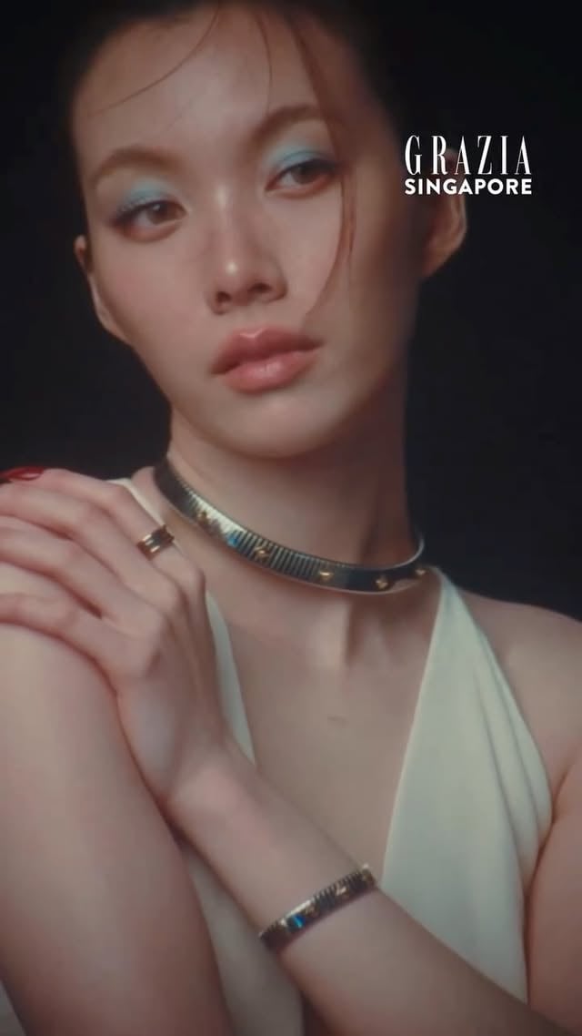 From the first frame to the final cut, every moment on set with Orm Kornnaphat (@orm.kornnaphat) was unforgettable. Go behind the scenes with us to watch the radiant star as she brings charisma, dedication, and an effortless presence to every shot, and head to the link in bio to discover her full story ✨🎬Editor-in-Chief: @pakkeePhotographer: @_zhou_chuanCreative Direction & Styling: @kllyhsuStory: @cherylaiimHair: @biobell.lpzMakeup: @achirakulProducer: @itstimebangkokPhotography Assistants: @thanakit_555 @gohung19 @thanakrn_tanthaStyling Assistant: @plengkondeeVideography: @frameofchaosVideography Assistant: @julet_jetzy @zeeffrotto @Chotejalatarphorn#ormkornnaphat #thesecretofus #weloveormmormm #kornnaphatsethratanapong #ออม by @grazia.sg
