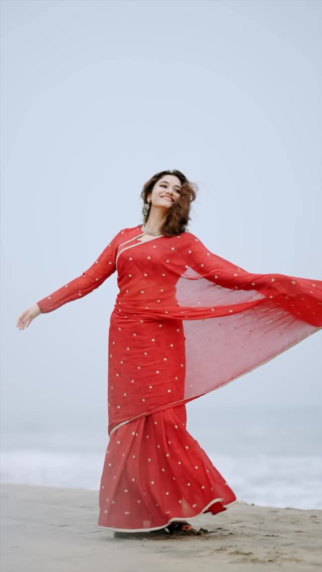 Anything more romantic than a red saree?🫣❤️🧿
This beautiful saree from @hafsaaddotcom ❤️
🎥 @storiesbydevin ❤️🥰
✂️ @sa_j_in__ ❤️❤️
.

.
#redsaree #sareefashion #fyp #actress