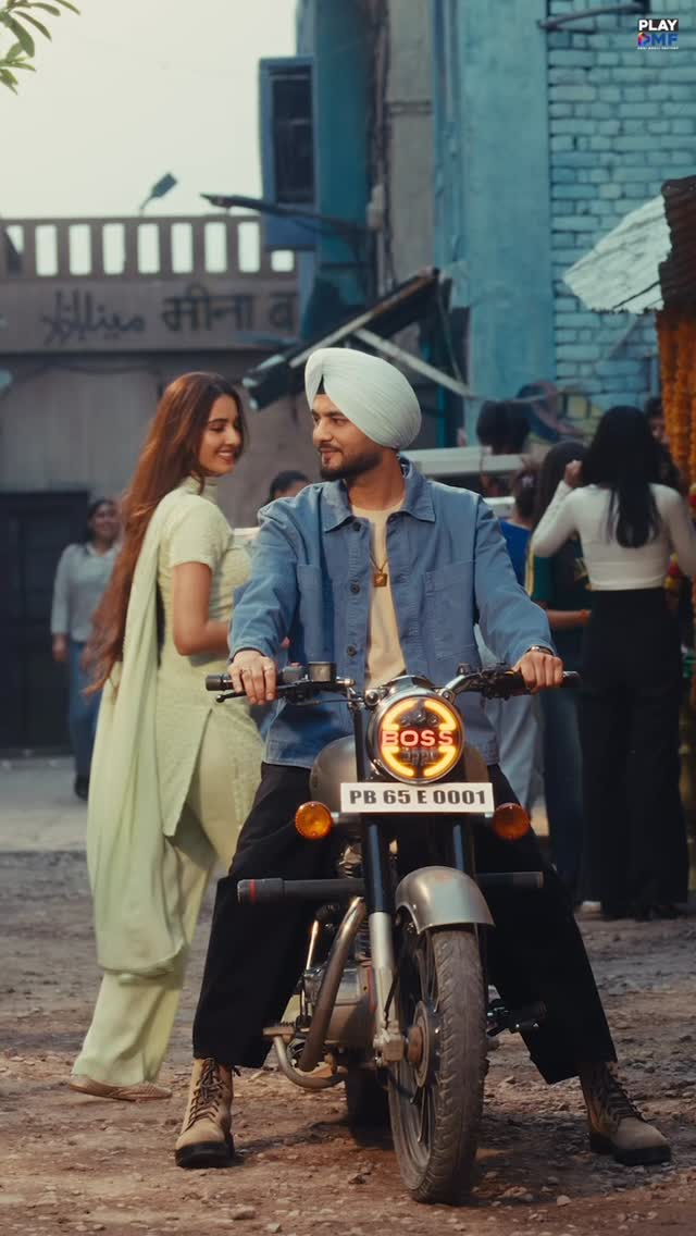 #SadiSun officially video is out now watch it on  @playdmfofficial official YouTube channel ♥️


@anshul300 @elvish_yadav @simratkaur_16 @harsh_nussi @sattidhillon7 @deep_klair___ @gauravarora08 @raghav.sharma.14661 

#Elvishyadav #Simratrandhawa #Harshnussi #elvisharmy