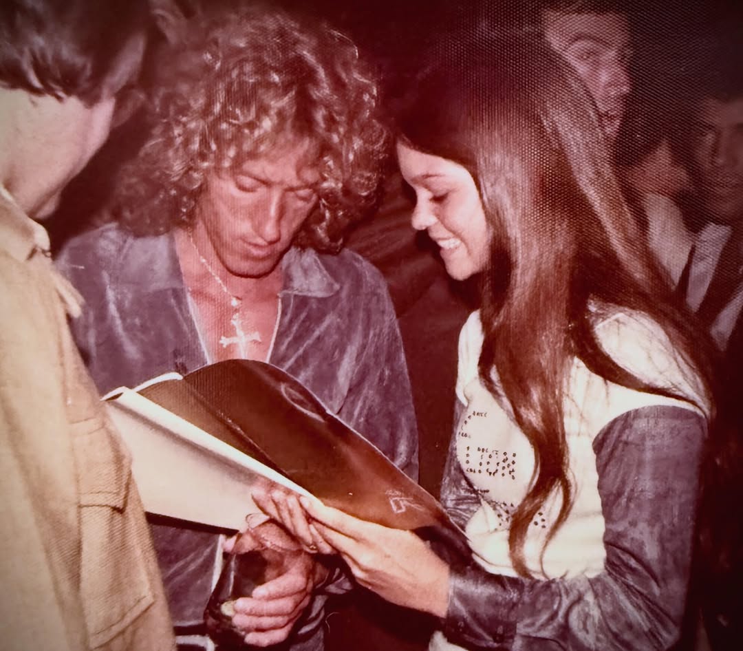 #throwback 1975 American Music Awards 
I promised my girlfriend Marci, if I saw Roger Daltrey, I would get her his autograph. 
And as you can see from the T-shirt I made, I was looking for someone else too. 
🥰 @eltonjohn ❤️