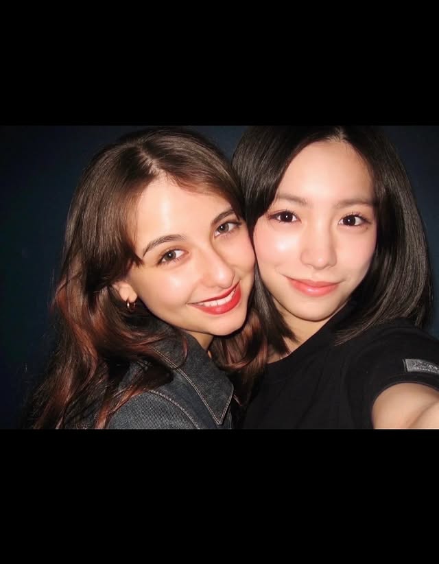 本日、休演日。

という事で、
東京公演千秋楽後のお休みの日に
莉菜ちゃんと会う事が出来たのでその写真を📸
舞台も見に来てくれていてそのお話もしたりして、
幸せな時間を過ごしました!
ありがとう莉菜ちゃん😭

私はこの日カレーをめちゃくちゃ食べました🍛
(写真は無いですが…)