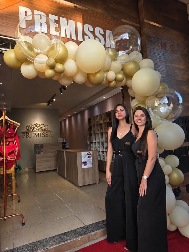 Com muita alegria e amor celebramos mais uma loja da Premissa @premissajuatuba . Parabéns @regianeffariasyahoo.com.br_ ❤️🥰 by @premissalingerieoficial