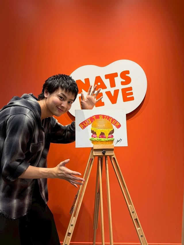 .

NATSLIVEでした！

ハンバーガーを描きました🍔

今回の心理テストは、恋愛模様についてで、
バンバーガーは自分から積極的にアタックする人と
診断されました。

みなさんはいかがでしたか？

アーカイブもナッツライブのアプリから
気軽にご覧いただけますので、
是非チェックしてみて下さい🙇‍♂️