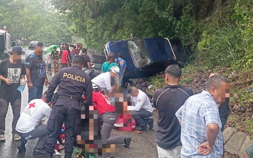 #TL2 | Un accidente de tránsito se registró en el km 29 de la carretera Panamericana, en la zona conocida como El Jocote, distrito de Santa Cruz Michapa, Cuscatlán Sur. Socorristas reportan cinco personas lesionadas. Vía: Cruz Roja Salvadoreña. by @teledos_tcs
